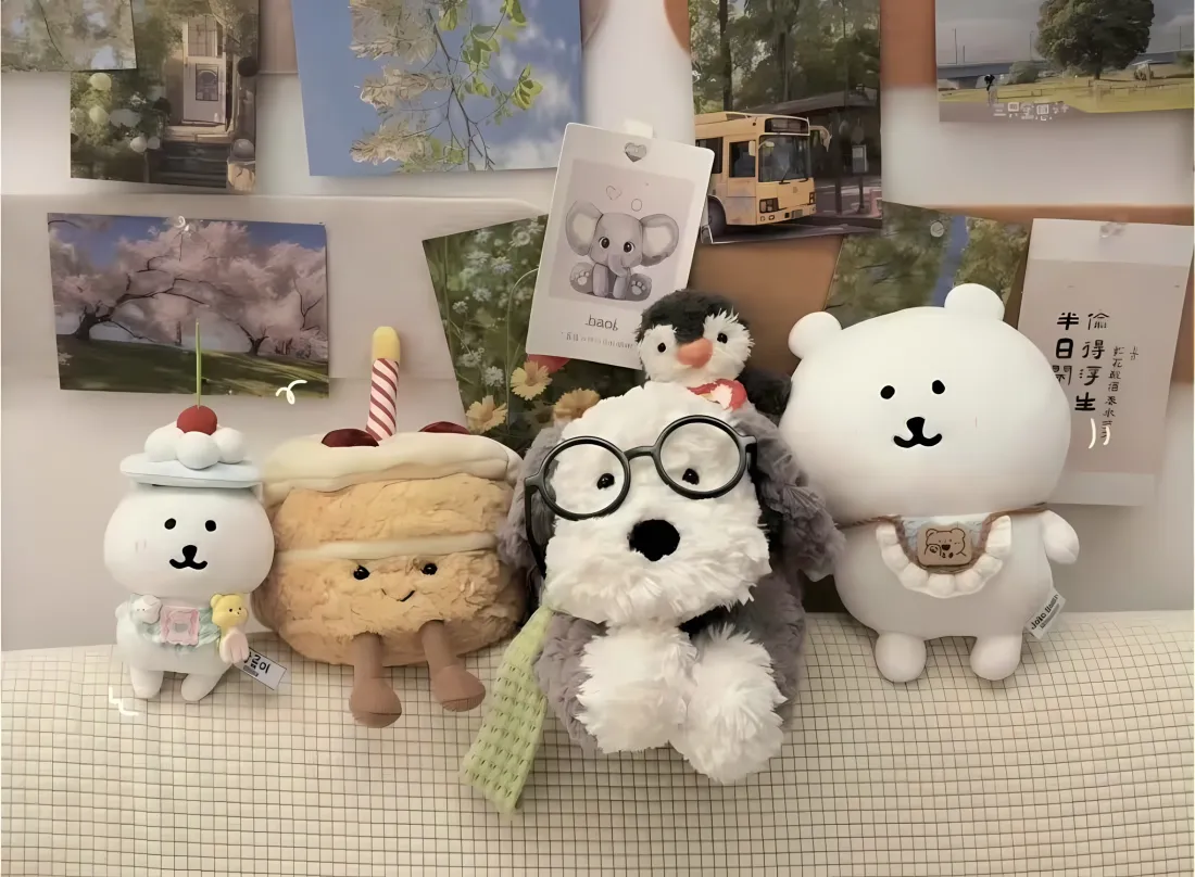 2k可爱玩偶壁纸｜简约背景图片 - 毛绒玩具「哲风壁纸」