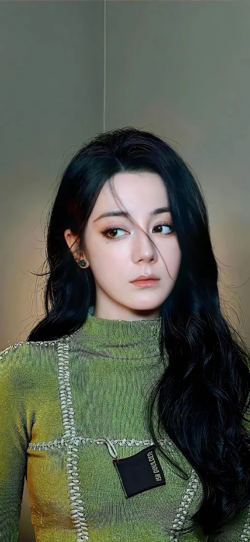 迪丽热巴绿衣手机壁纸｜美女背景 - 长发「哲风壁纸」