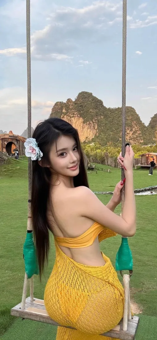 黄裙美女秋千手机壁纸｜草地山峰 - 黄裙「哲风壁纸」