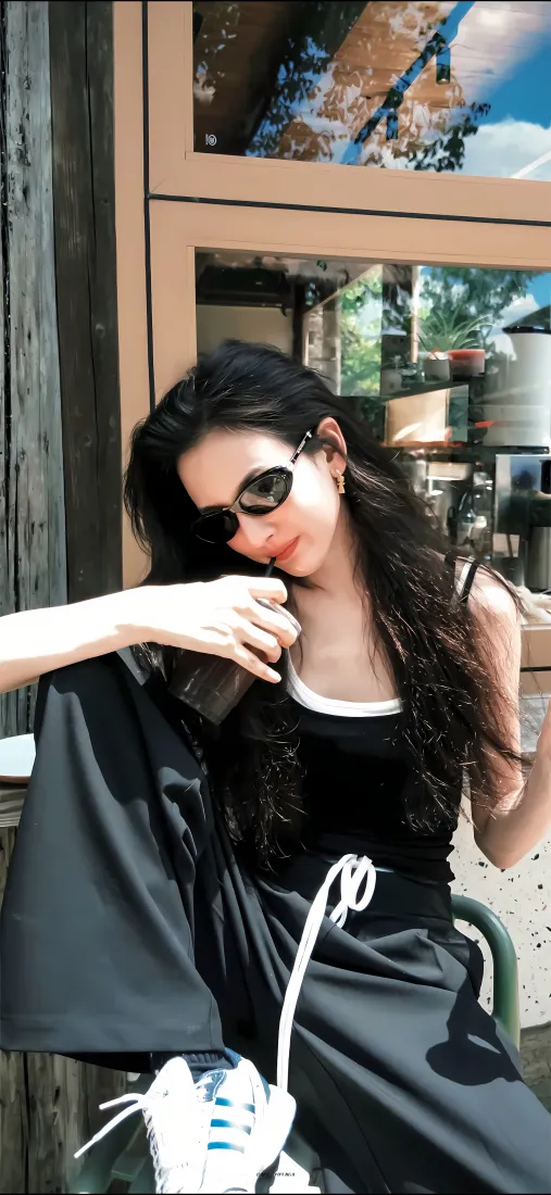 宋祖儿手机壁纸｜户外休闲背景图片 - 黑衣墨镜「哲风壁纸」