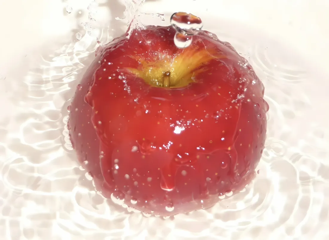 2k红苹果壁纸｜水花背景图片 - 清新简约「哲风壁纸」