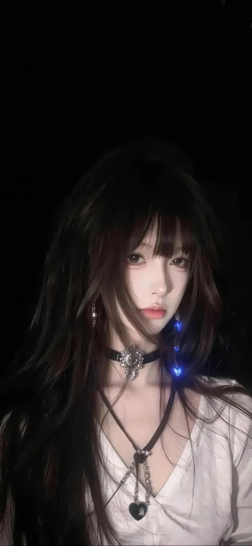 长发美女手机壁纸｜黑色背景图片 - 项链项圈「哲风壁纸」