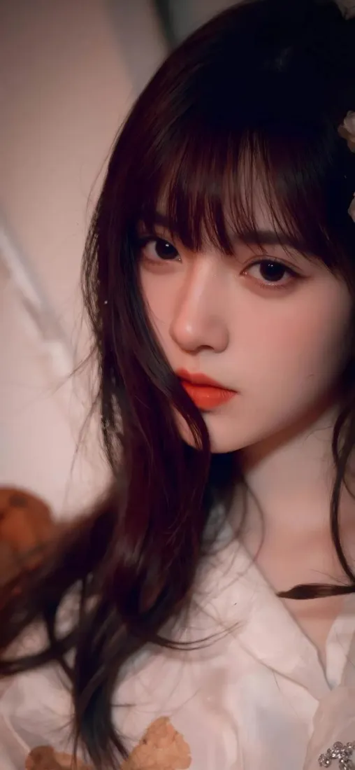 长发美女手机壁纸｜红唇妆容 - 迷人「哲风壁纸」