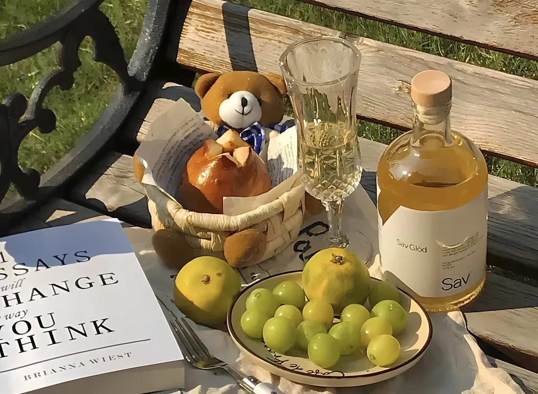 2kins风下午茶壁纸｜长椅背景 - 青提泰迪熊「哲风壁纸」