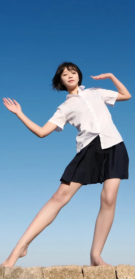 JK少女手机壁纸|蓝天白云下 - JK制服「哲风壁纸」