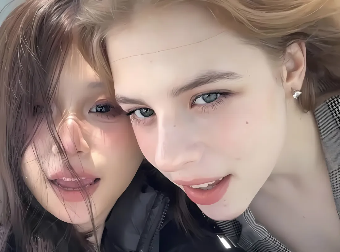 2k欧美美女自拍壁纸｜亲密时尚背景 - 金发黑发「哲风壁纸」