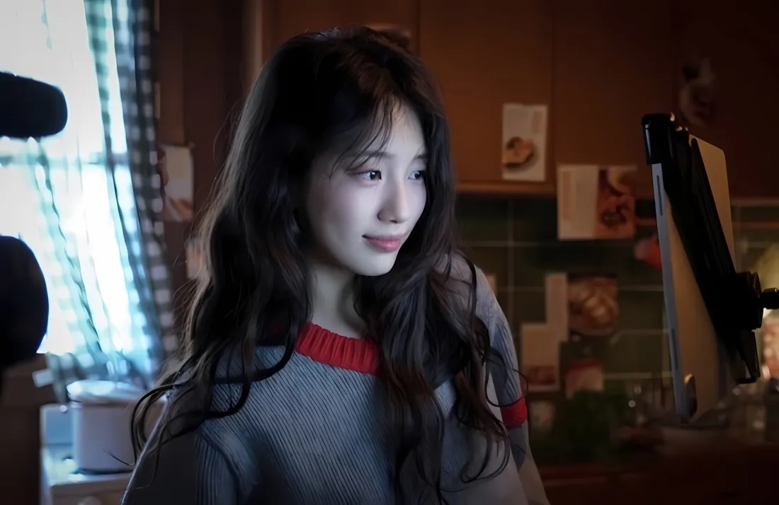 2k裴智秀壁纸｜屋内背景图片 - 长发美女「哲风壁纸」